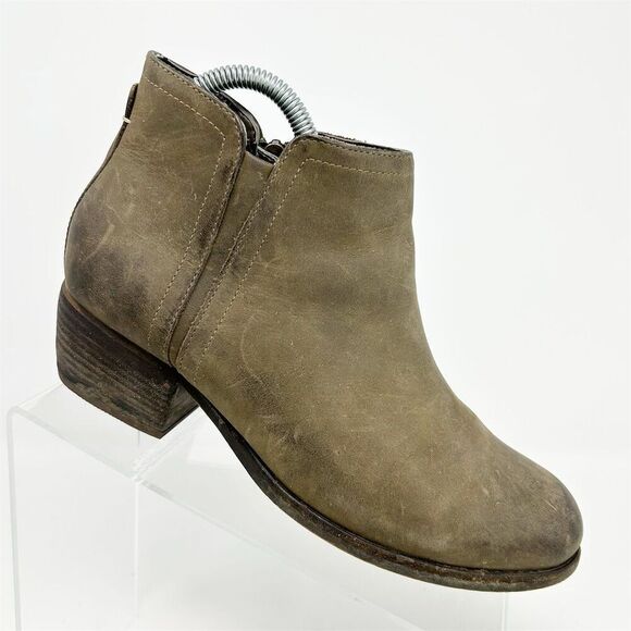 Clarks Women's Brown Ankle Bootie Size 7.5 Almond Toe Fall Comfort Classic - Picture 1 of 12